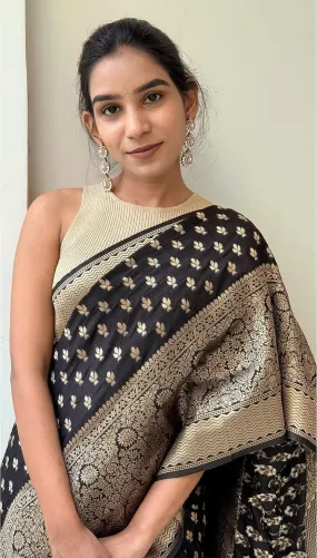 Amazing Black Soft Silk Saree With Elegant Blouse Piece