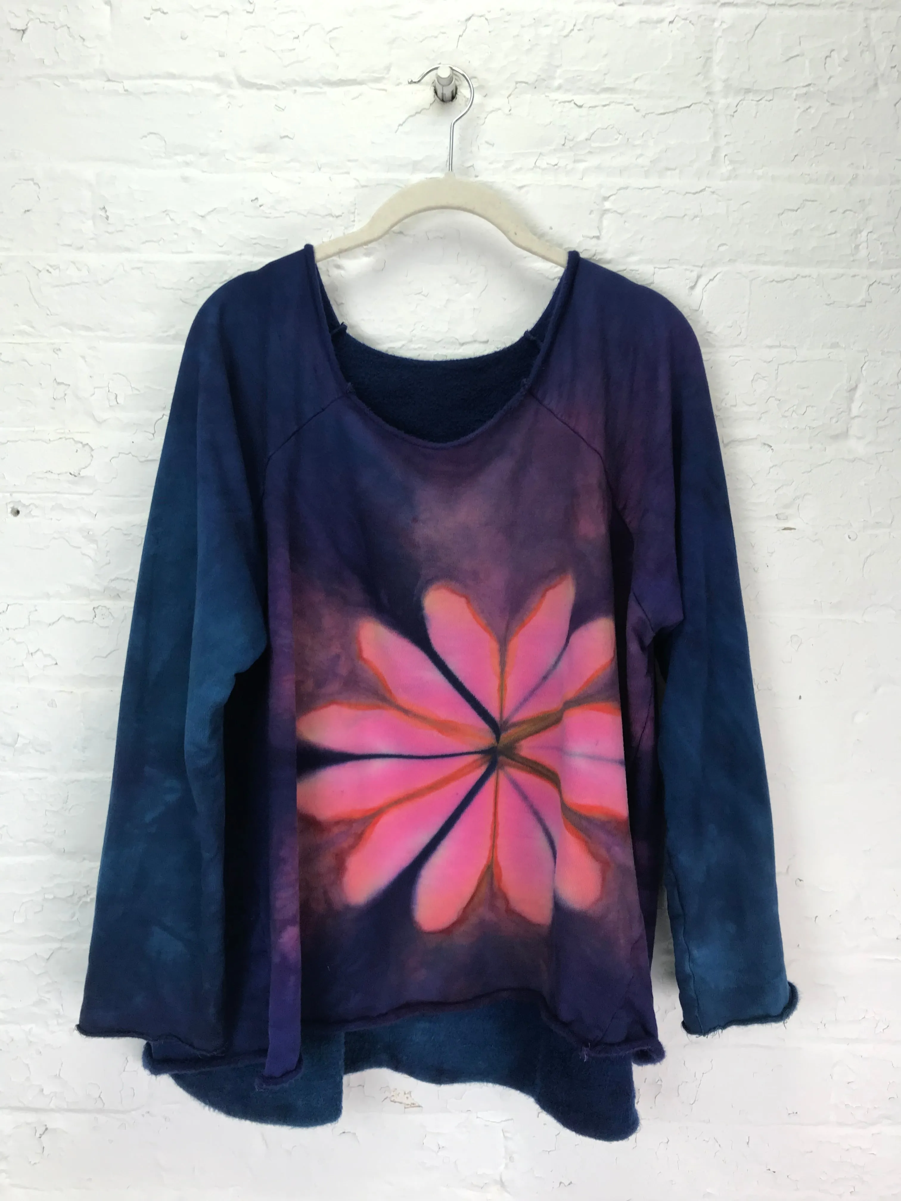 Fleece Raglan Sweatshirt in Glowing Pink Petunia