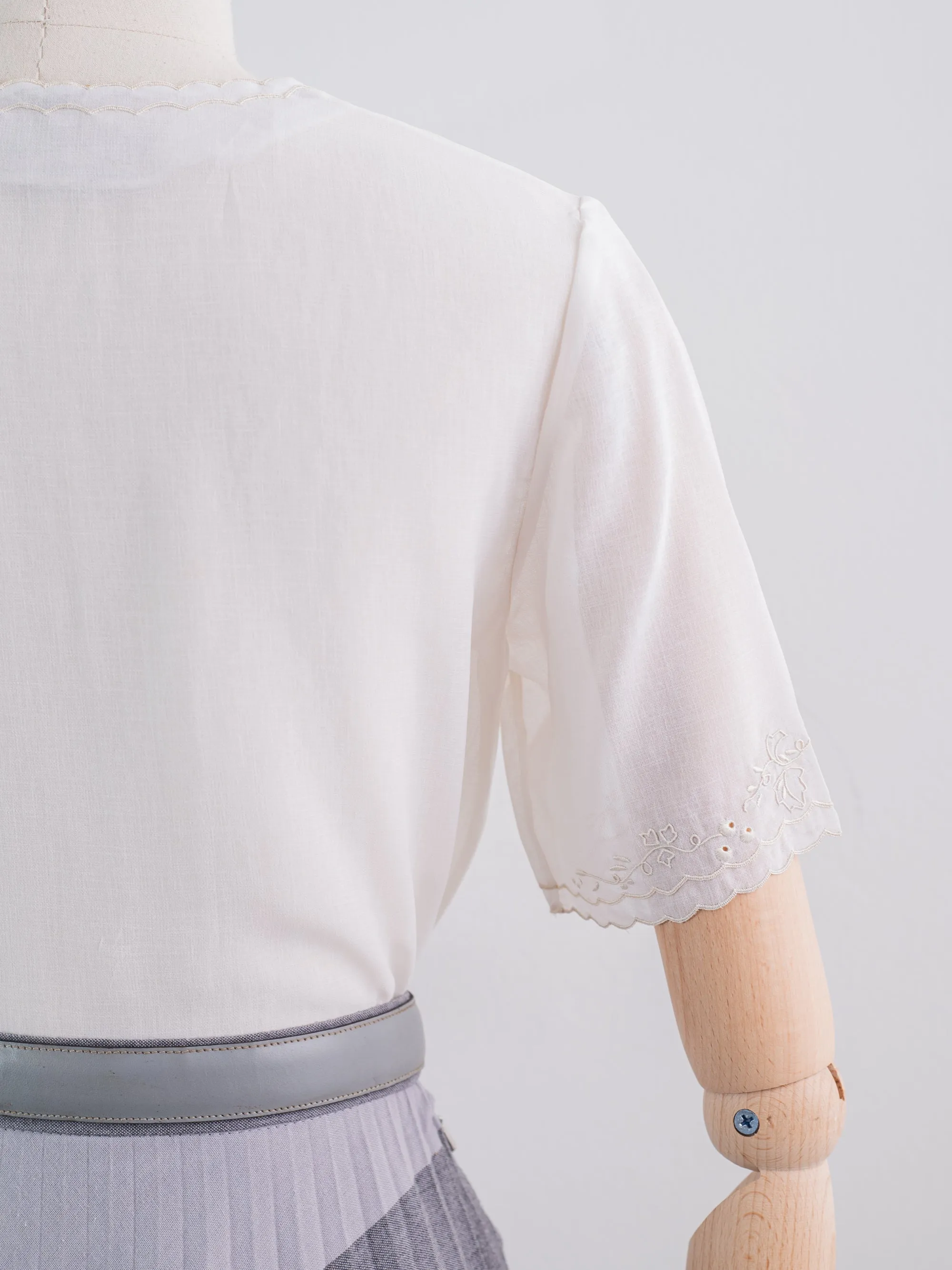 Vintage White Half Sleeve Round Neck Embroidered Cotton Blouse